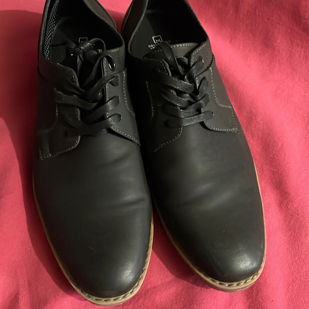 Black dress shoes